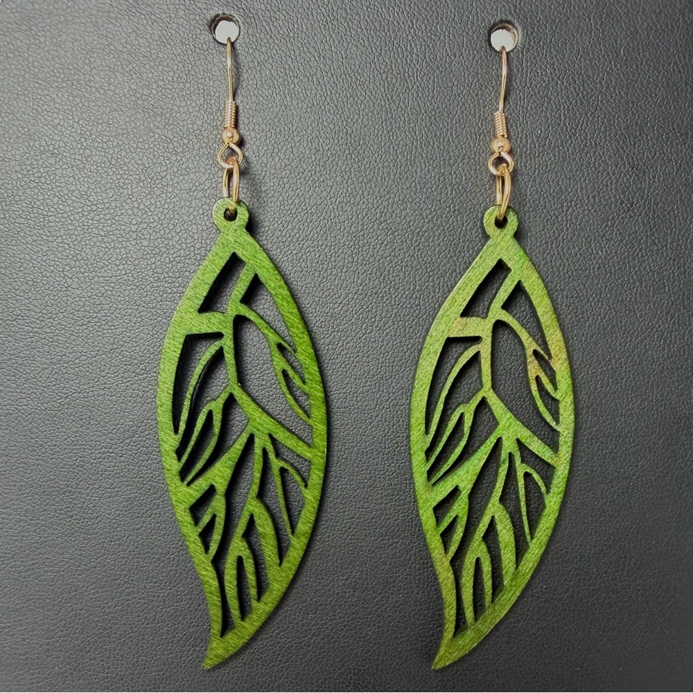 Nature Plant Lovers: Green Detailed Leaf Veins Carved Wood Earrings 🌿
